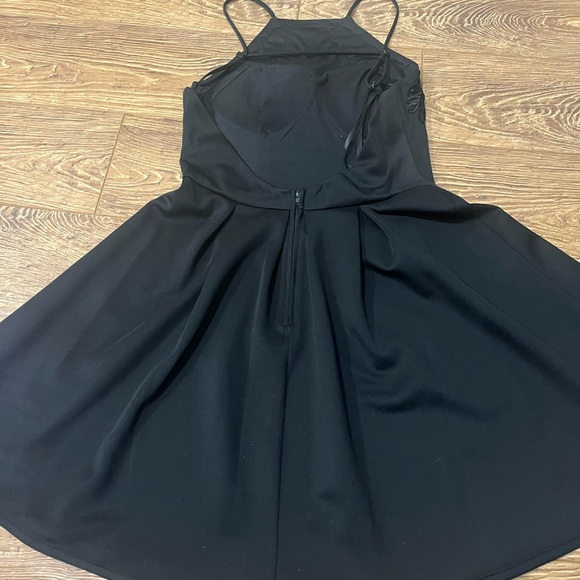 Open back short dress - Picture 2 of 2